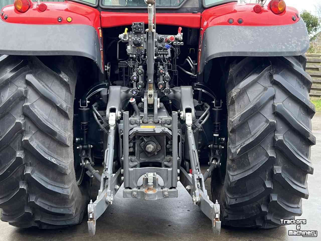 Traktoren Massey Ferguson 6715S DynaVT Efficient