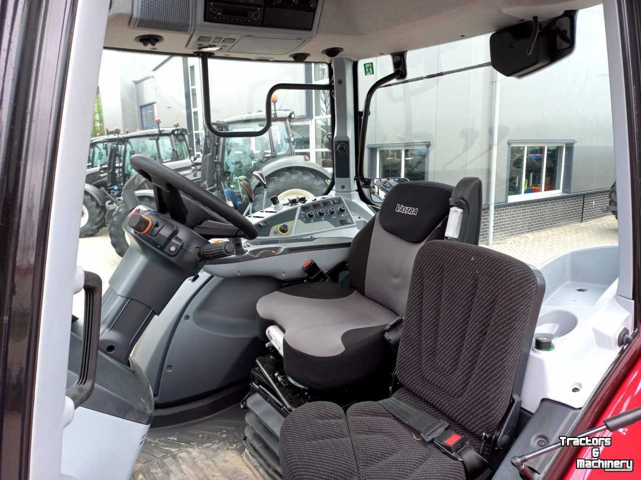 Traktoren Valtra N135 Active  Nieuw ! Direct uit voorraad leverbaar!