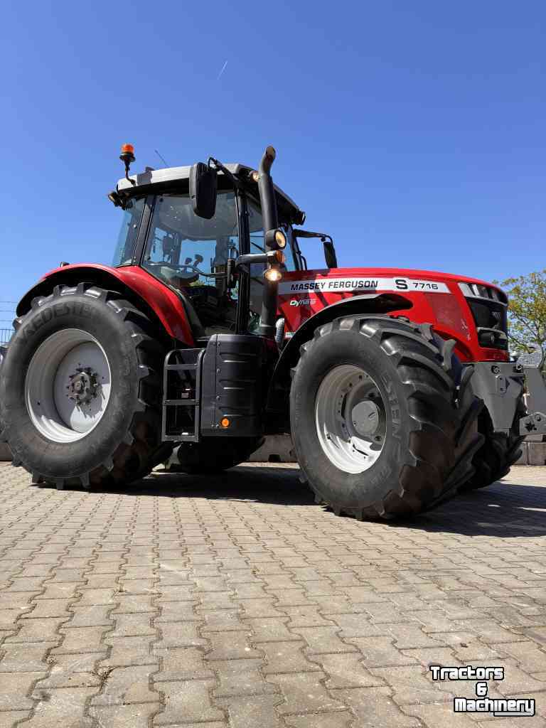 Tractor / Trekker Massey Ferguson 7716 S Dyna-6 Stage 5 Tractor