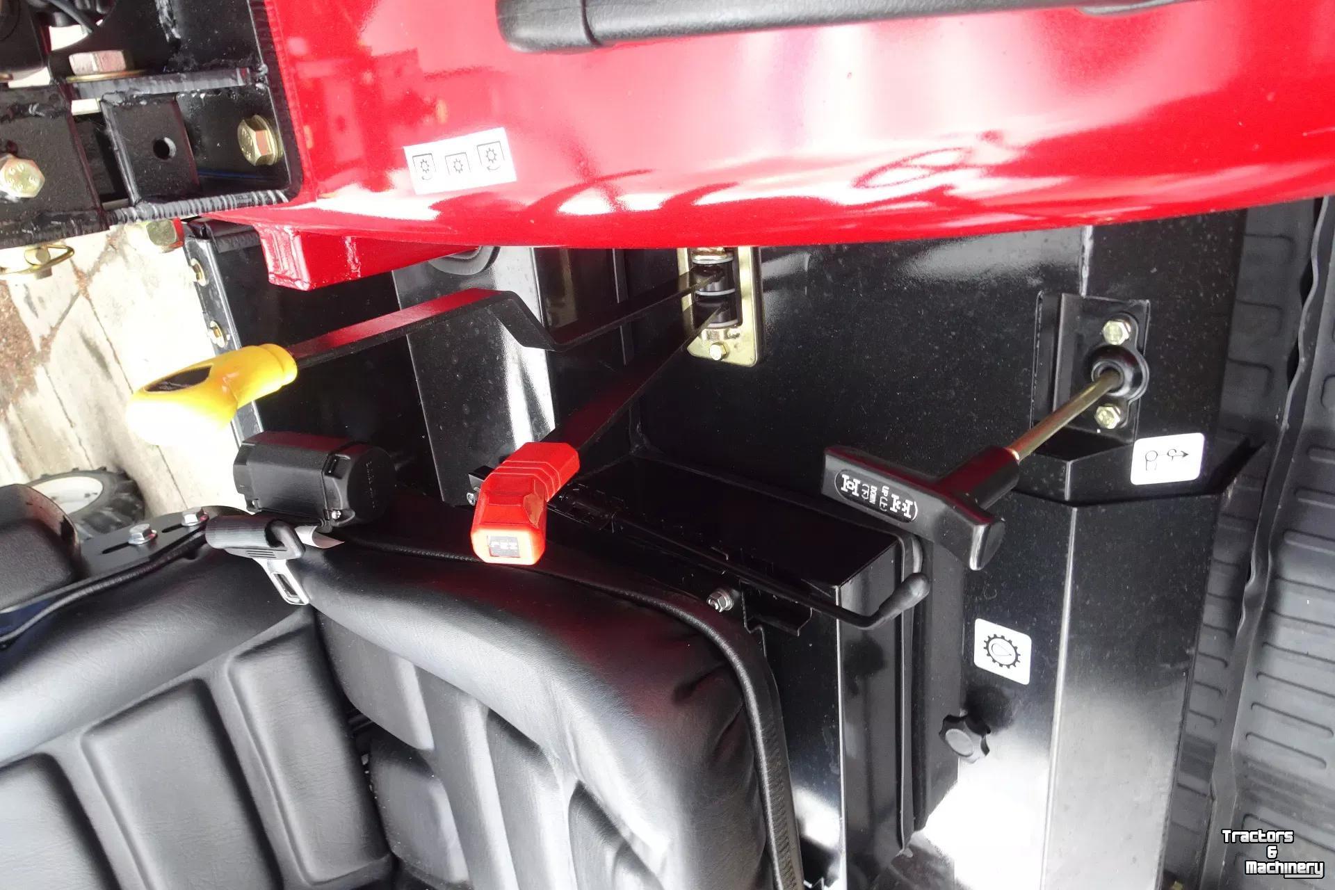 Tractor / Trekker Knegt 304G2 Nieuw model Stage V .