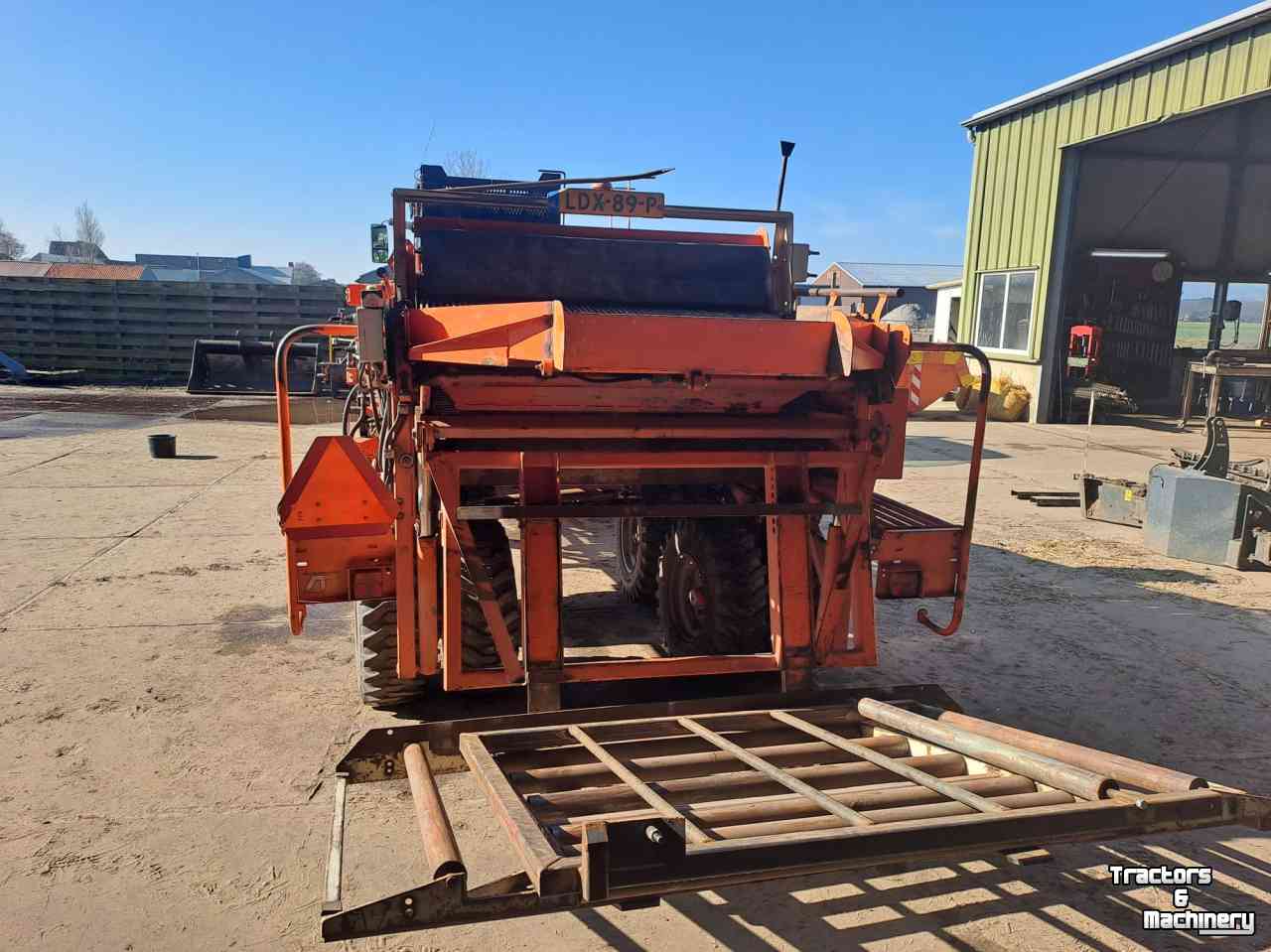 Bollenrooier Nobels 3 BC getrokken rooimachine op spoor 1.800 mm.