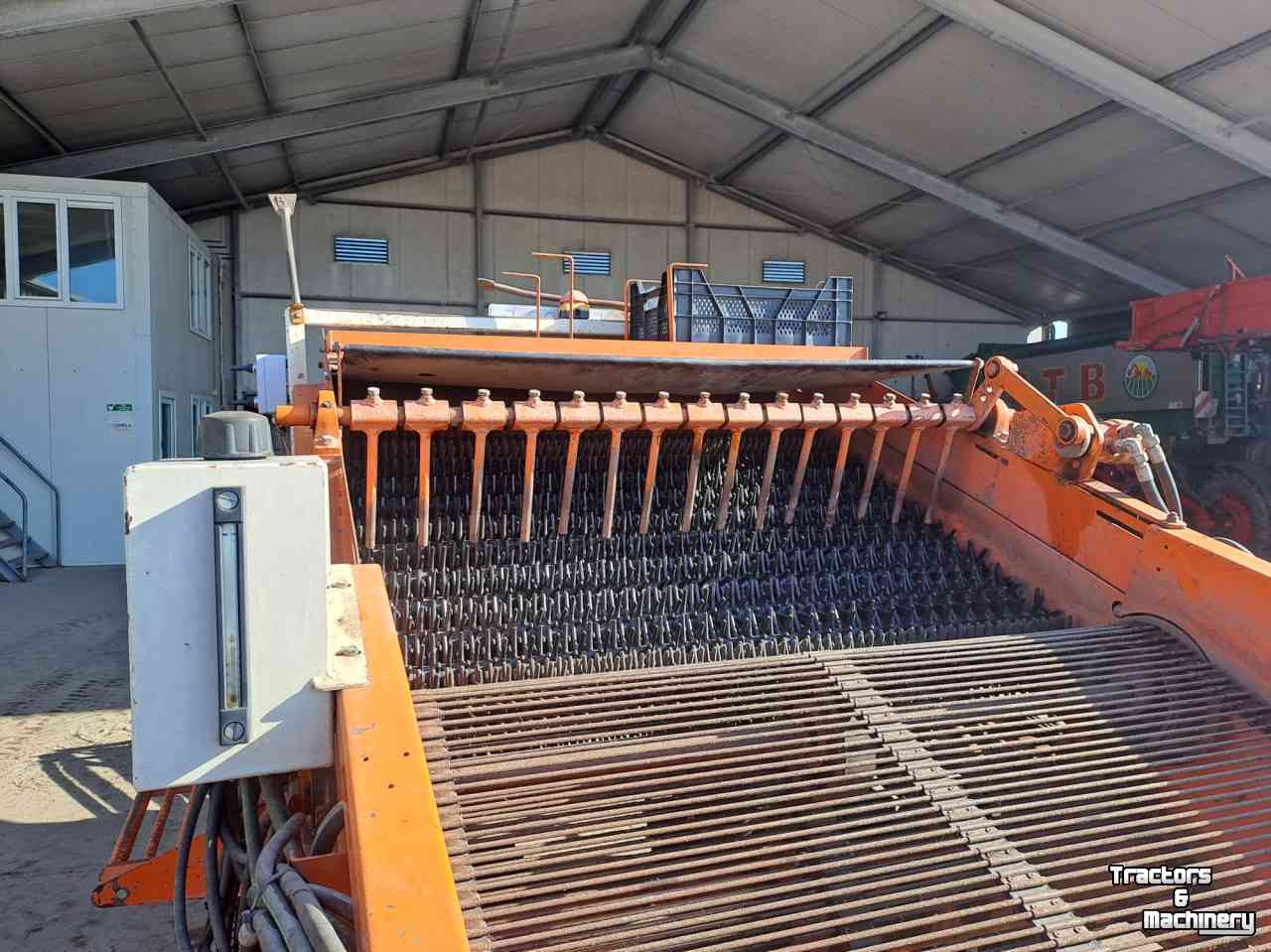Bollenrooier Nobels 3 BC getrokken rooimachine op spoor 1.800 mm.