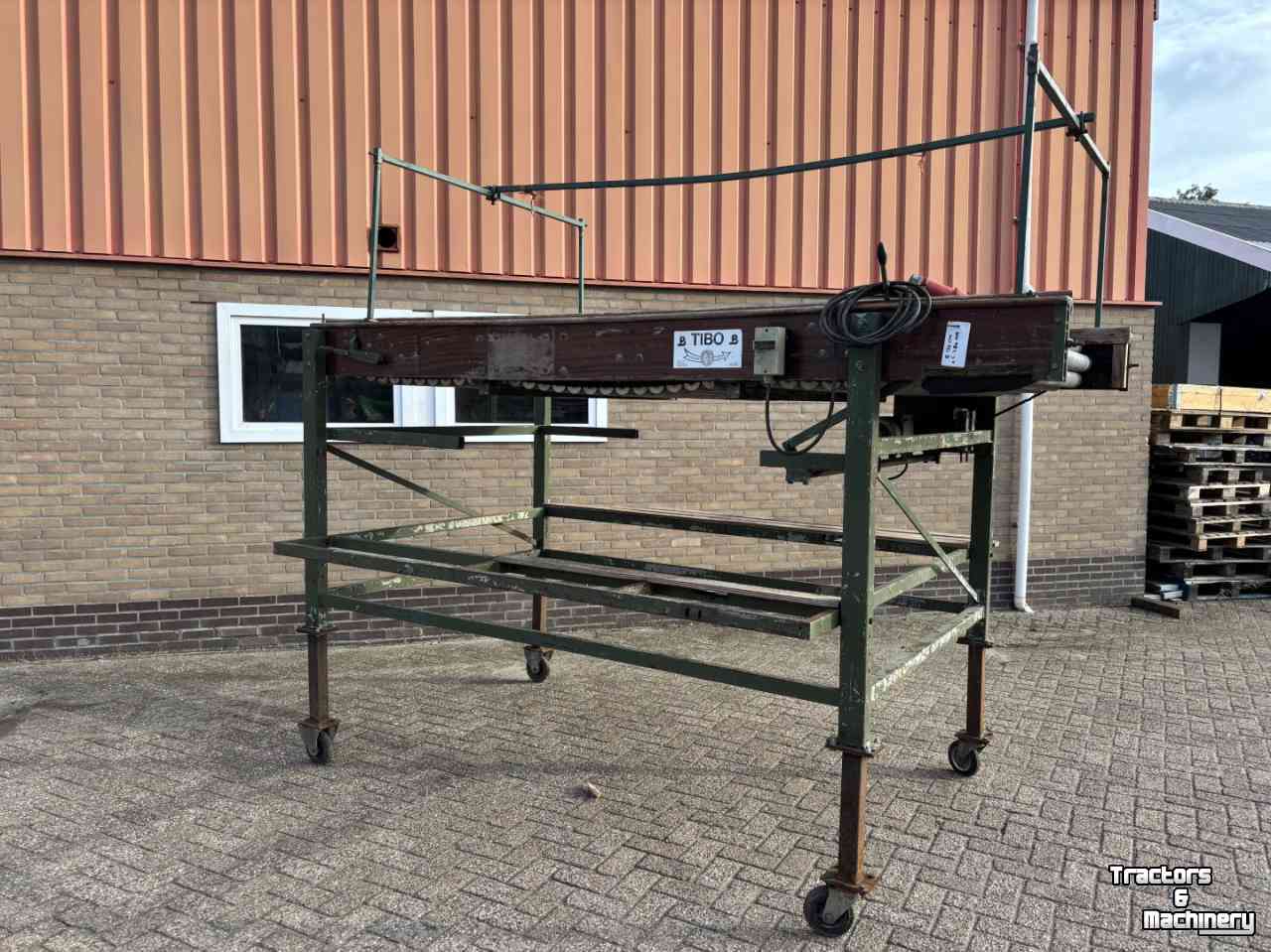 Lees-tafel / Lees-unit  Tibo Blokker, rollenleestafel, leestafel, leesunit