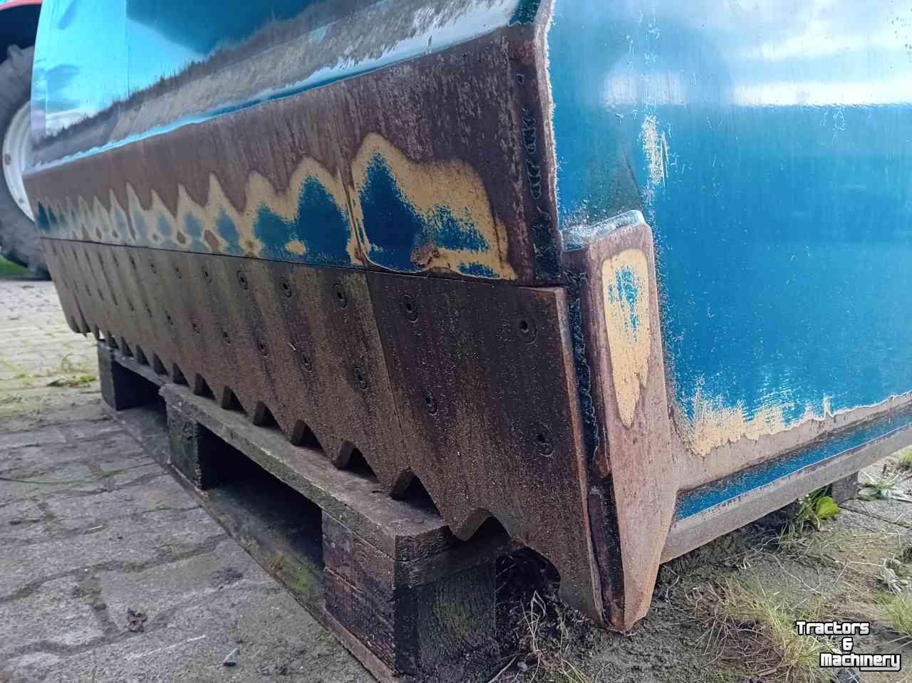 Kuilhapper AP NP 1600 HA-IB Kuilhapper met afschuiver en inzetbak