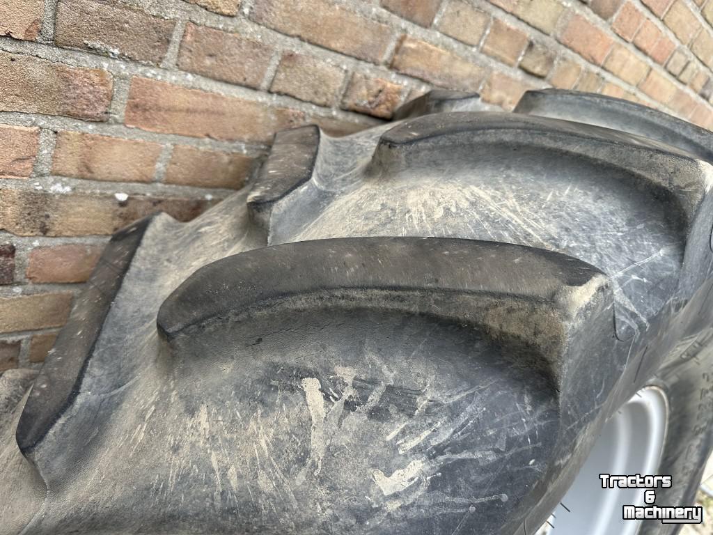 Wielen, Banden, Velgen & Afstandsringen Firestone 420/85R28<>520/85R38
