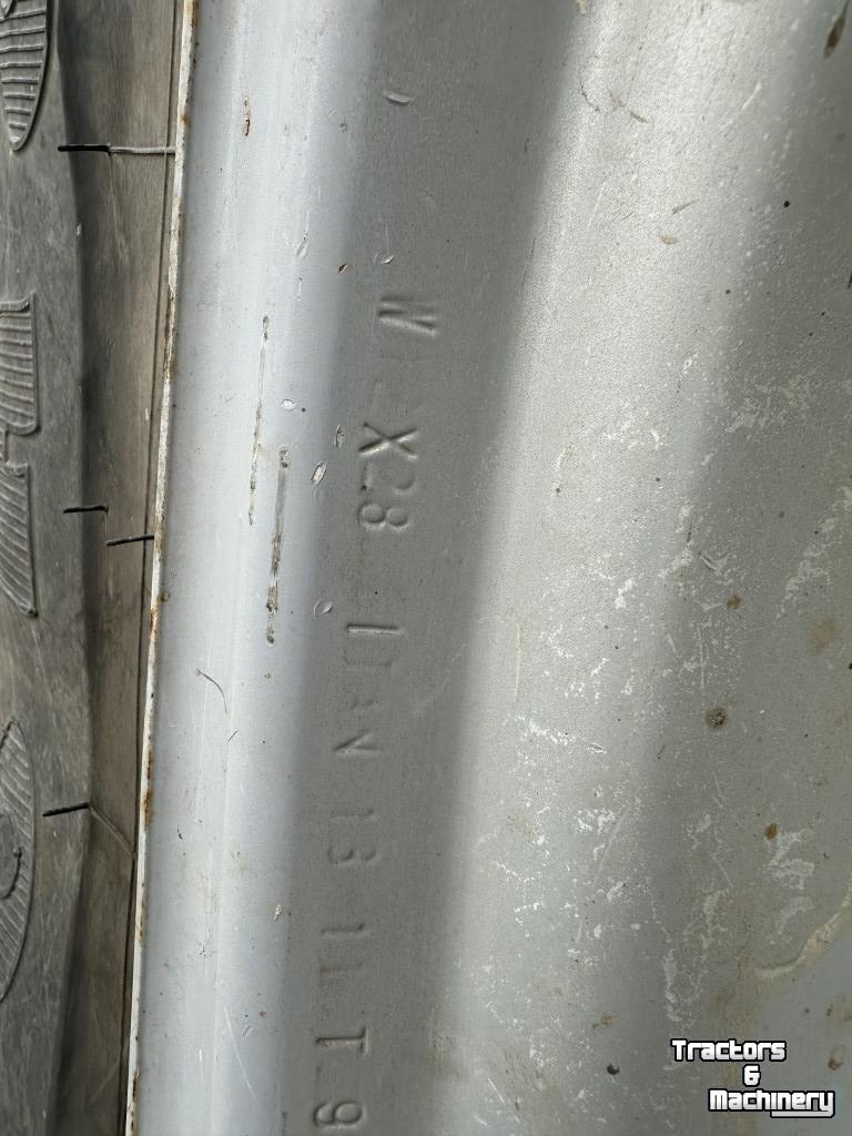 Wielen, Banden, Velgen & Afstandsringen Firestone 420/85R28<>520/85R38