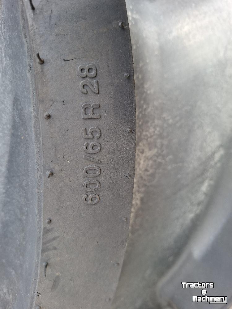 Wielen, Banden, Velgen & Afstandsringen Vredestein 600/65R28