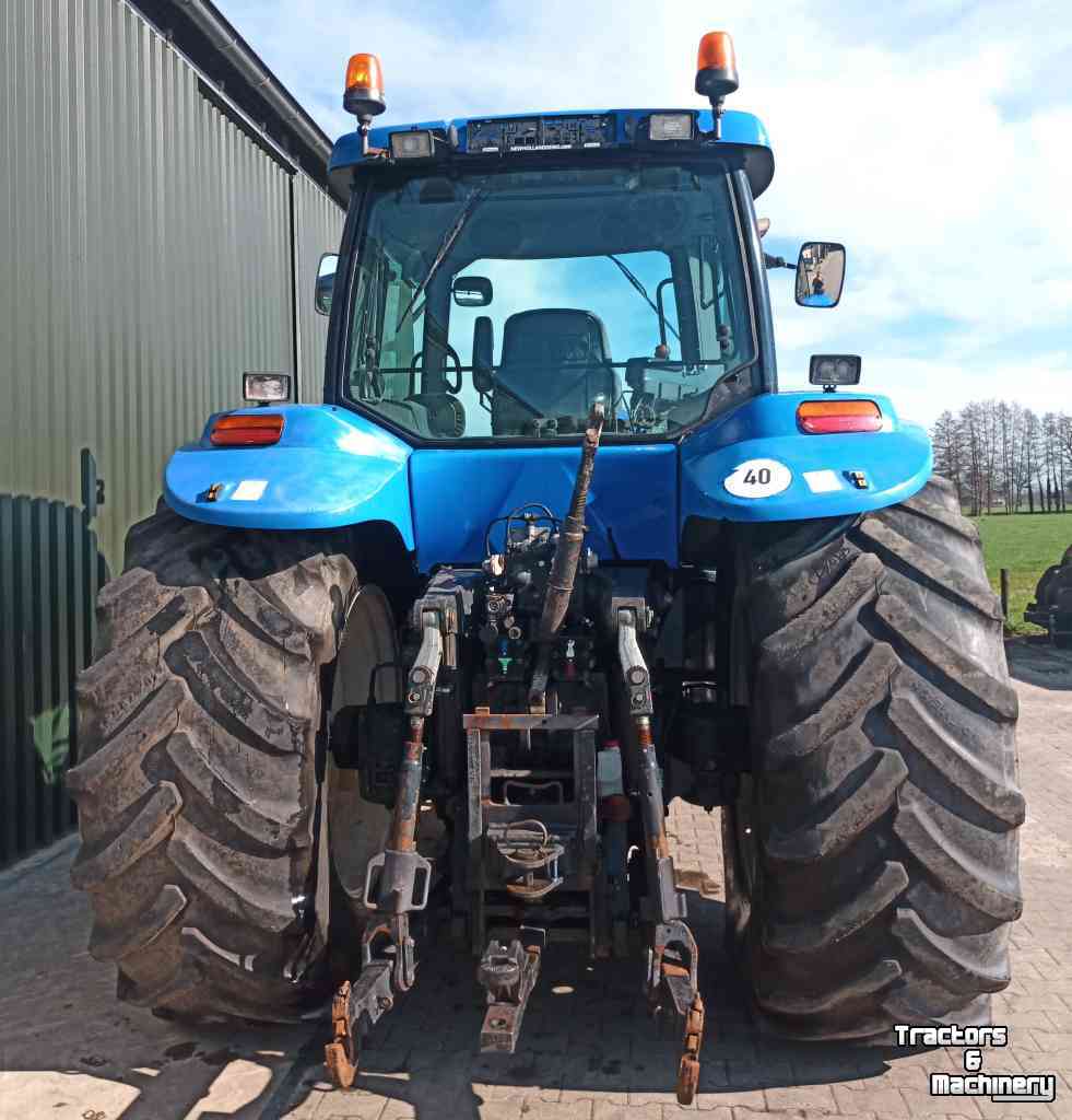 Traktoren New Holland TG230