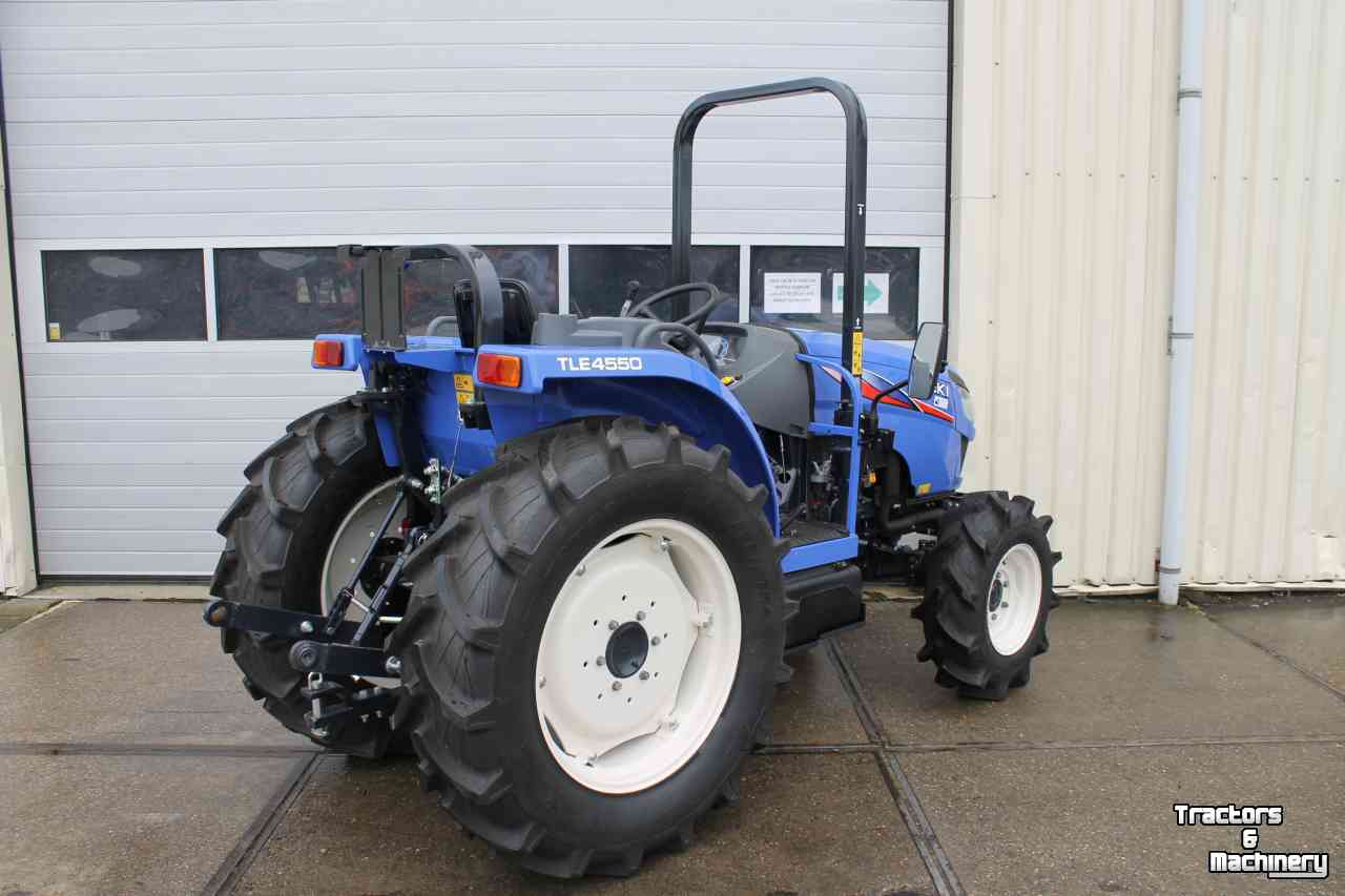 Compact tractor Iseki TLE4550 mechanisch handgeschakelde compacttrekker tuinbouwtractor trekkerbanden