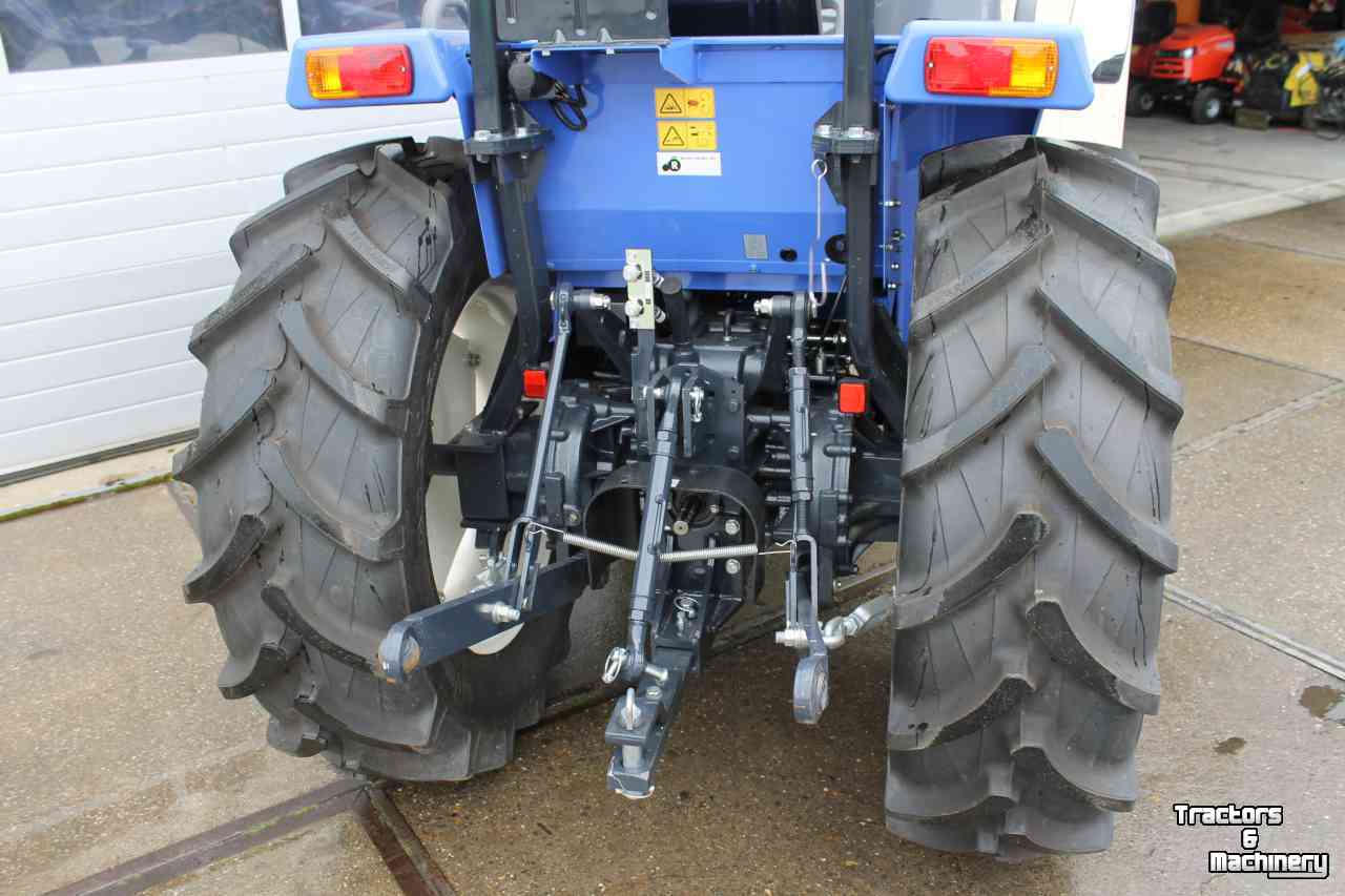 Compact tractor Iseki TLE4550 mechanisch handgeschakelde compacttrekker tuinbouwtractor trekkerbanden