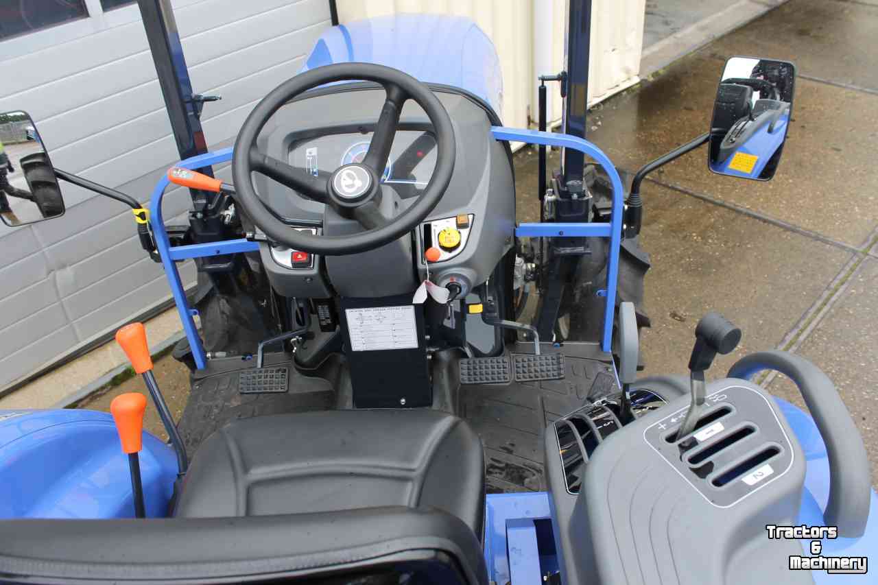 Compact tractor Iseki TLE4550 mechanisch handgeschakelde compacttrekker tuinbouwtractor trekkerbanden