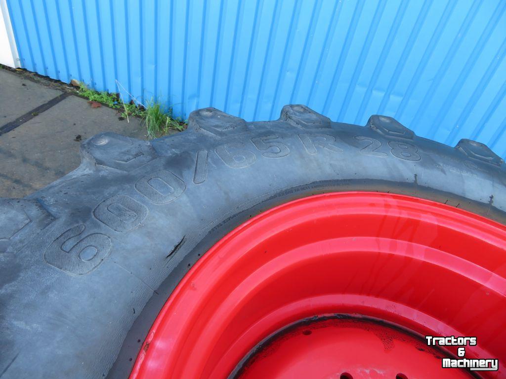 Wielen, Banden, Velgen & Afstandsringen Pirelli 600/65R28 Fendt 10 gaats 60%