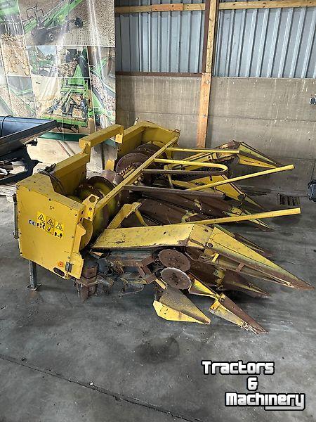 Gebruikte onderdelen van veldhakselaars New Holland 6-rijige maisbek