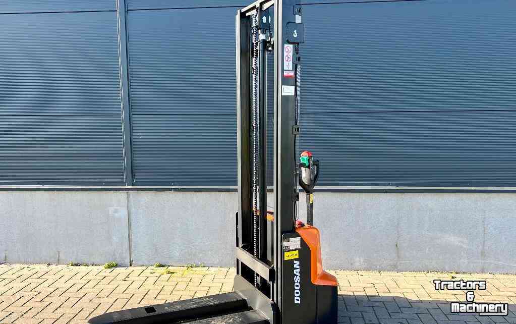Elektrische palletwagen Doosan LSM12N-7 Electro-Pallettruck