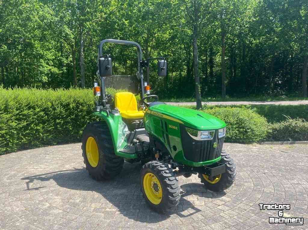 Smalspoor tractor John Deere 3038E