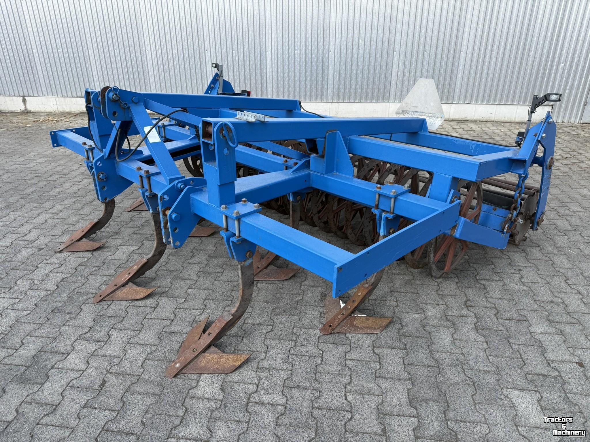 Cultivator  Cultivator met pakkerrol