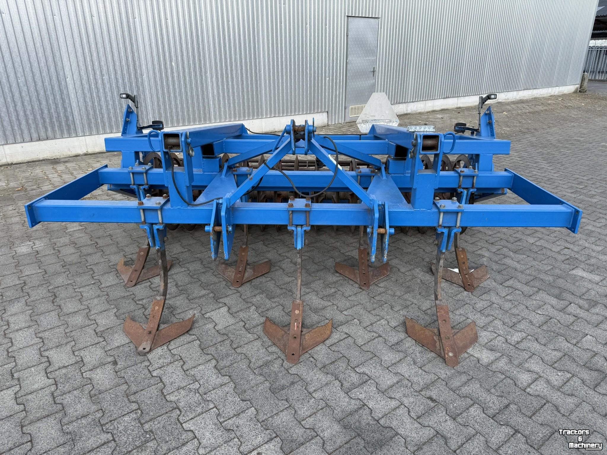 Cultivator  Cultivator met pakkerrol