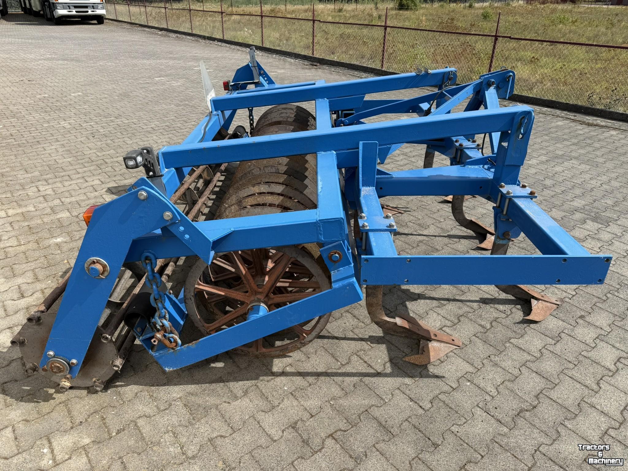 Cultivator  Cultivator met pakkerrol