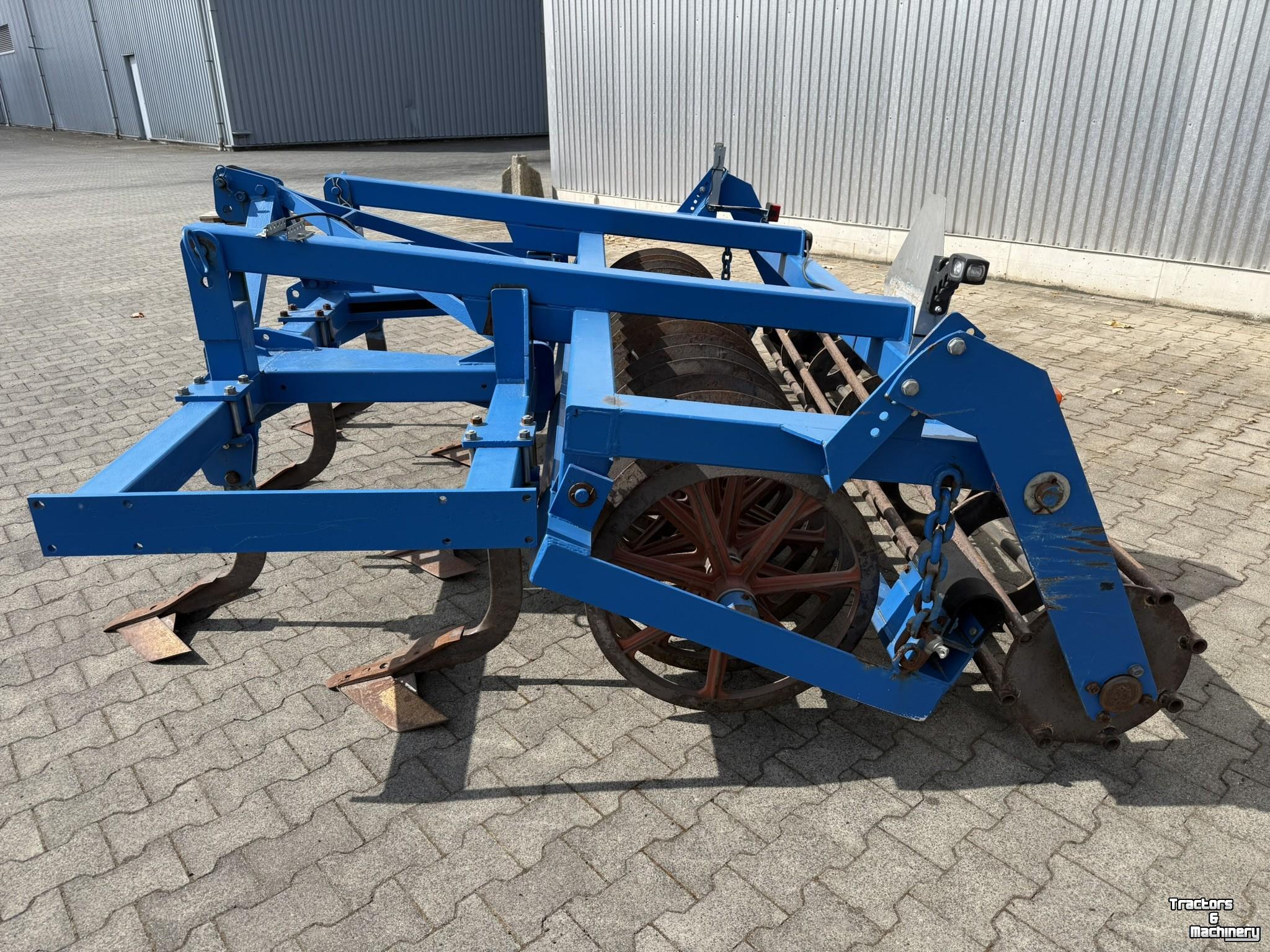 Cultivator  Cultivator met pakkerrol