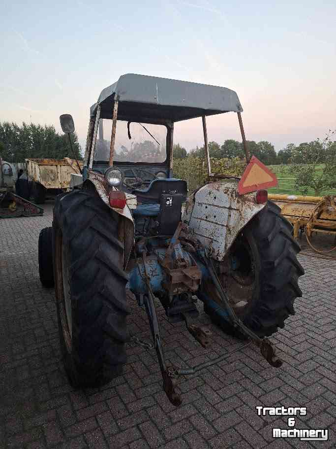 Oldtimers Ford 4000 met voorlader