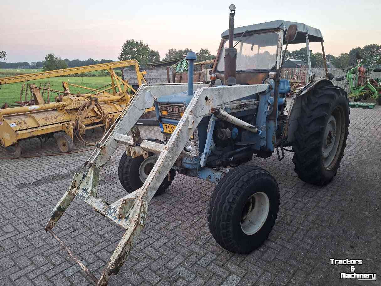 Oldtimers Ford 4000 met voorlader