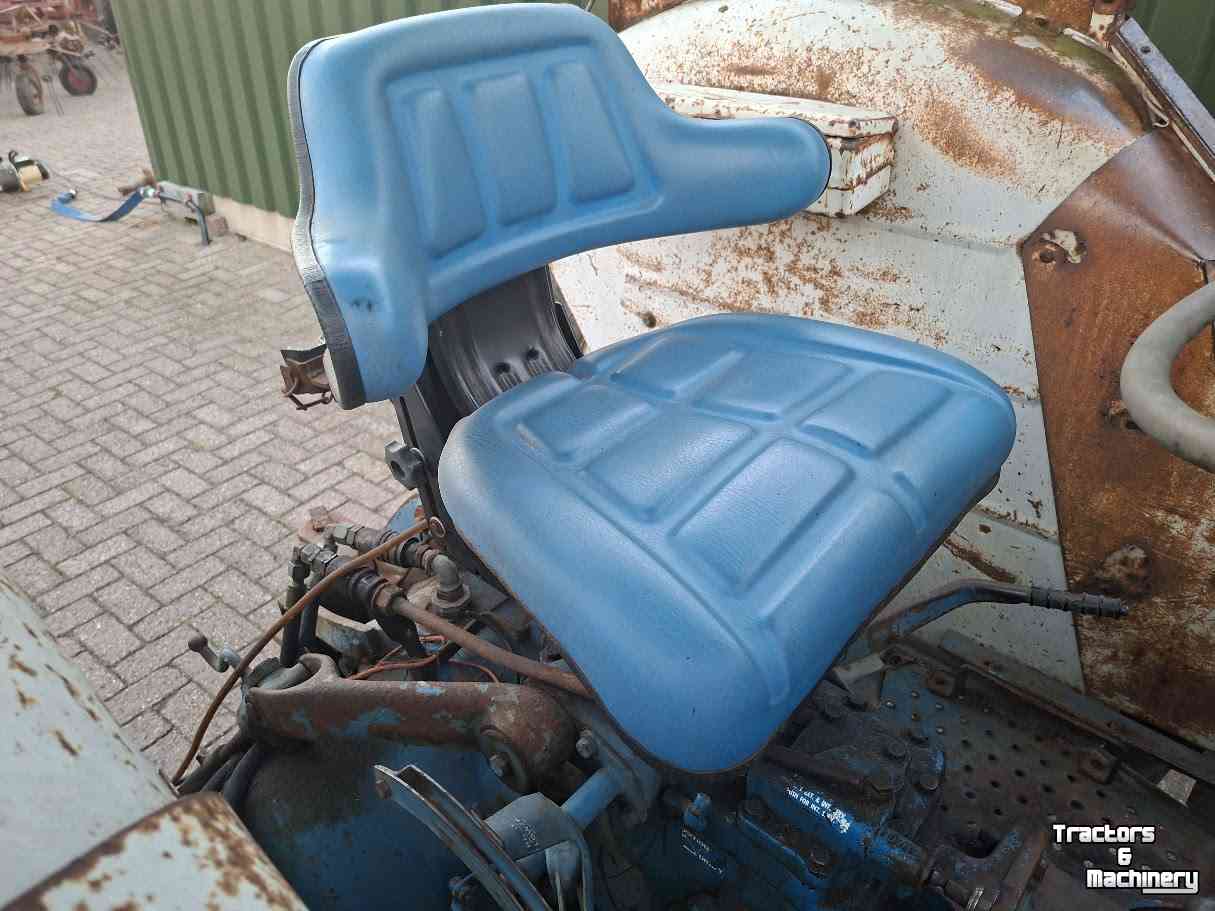 Oldtimers Ford 4000 met voorlader
