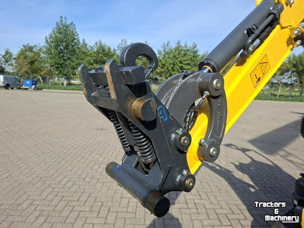 Mini-graver / Mini-graafmachine New Holland E14D