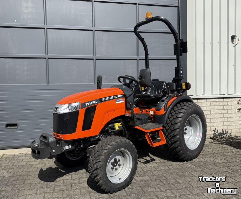 Smalspoor tractor TAFE Tafe 6028H HST compact tractor | trekker