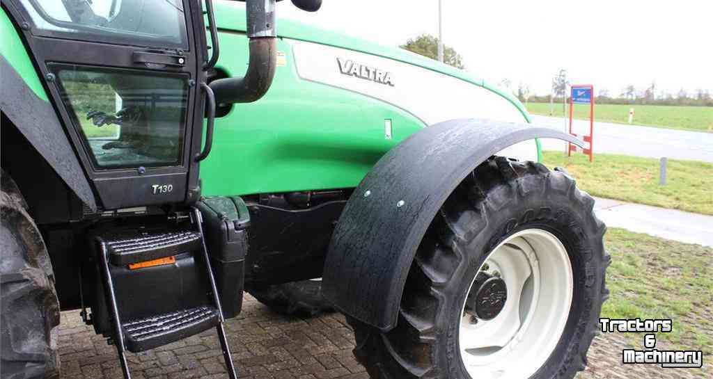 Traktoren Valtra T130 Hitech