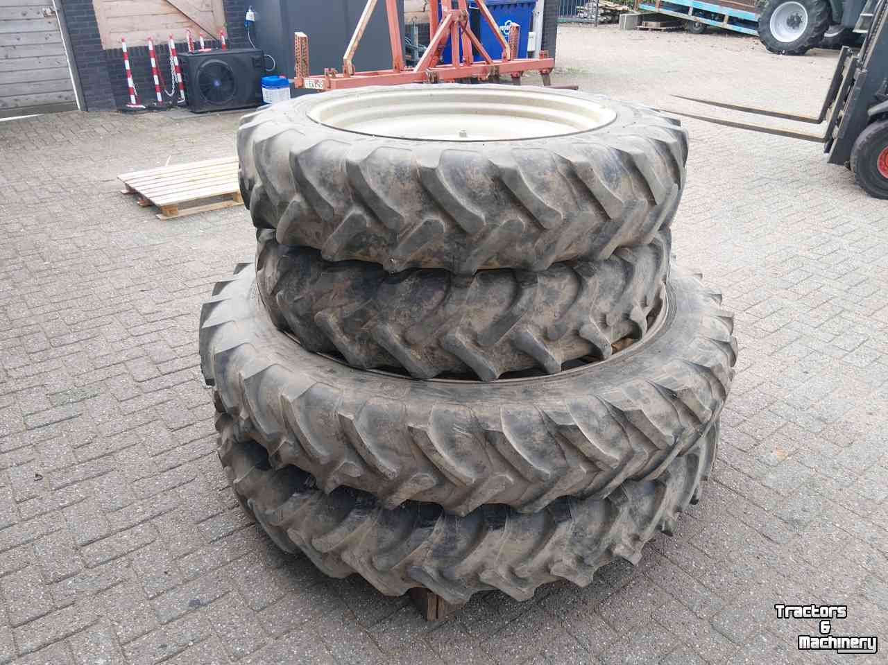 Wielen, Banden, Velgen & Afstandsringen Massey Ferguson Cultuur wielen 270/95 R48 270/95 R32