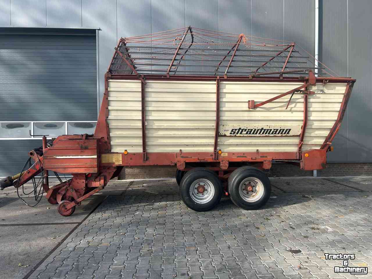 Opraapwagen Strautmann LBF261   Klein, maar nog heel fijn!