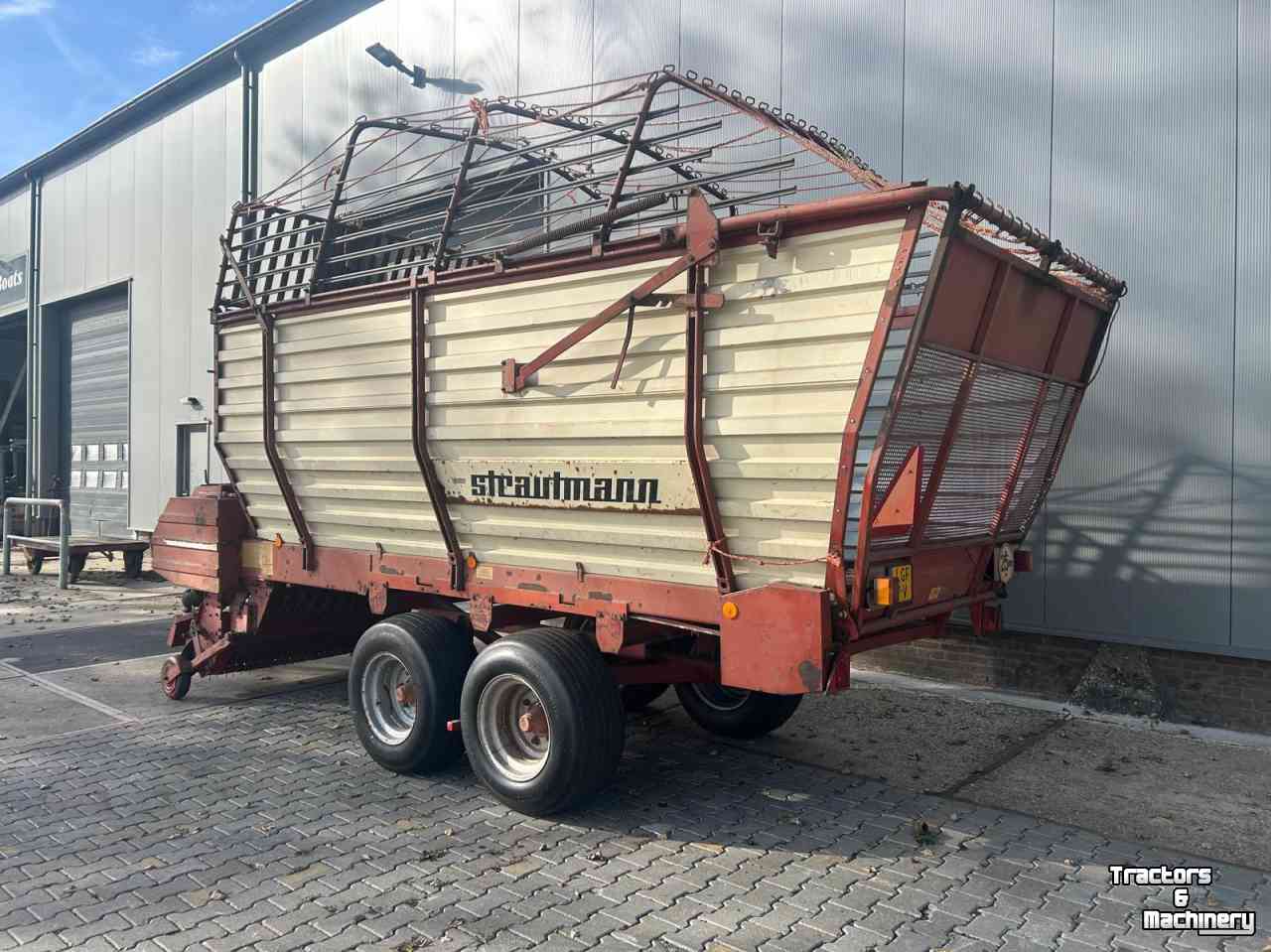 Opraapwagen Strautmann LBF261   Klein, maar nog heel fijn!