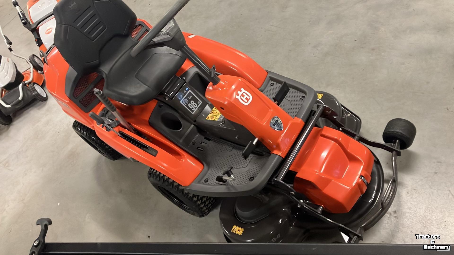 Zitmaaier Husqvarna R214
