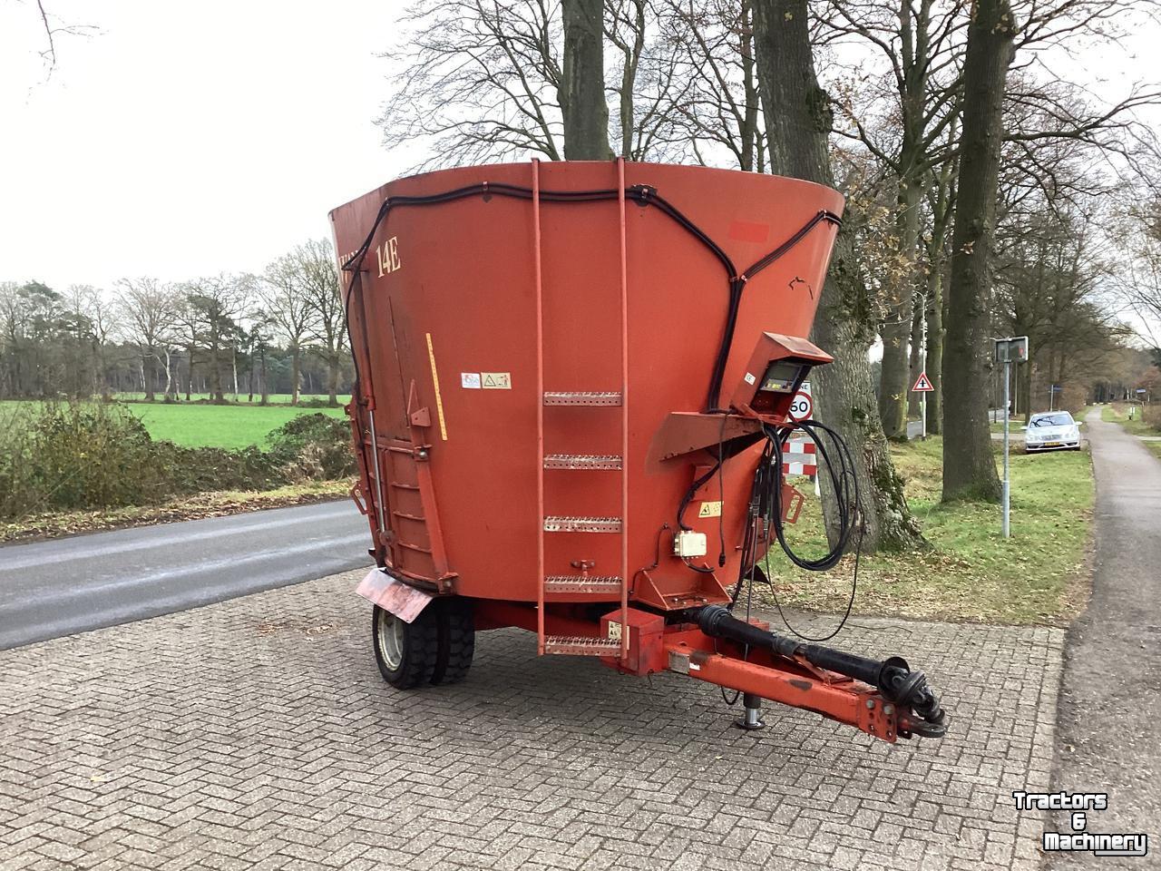Voermengwagen Vertikaal RMH UAV 14 C