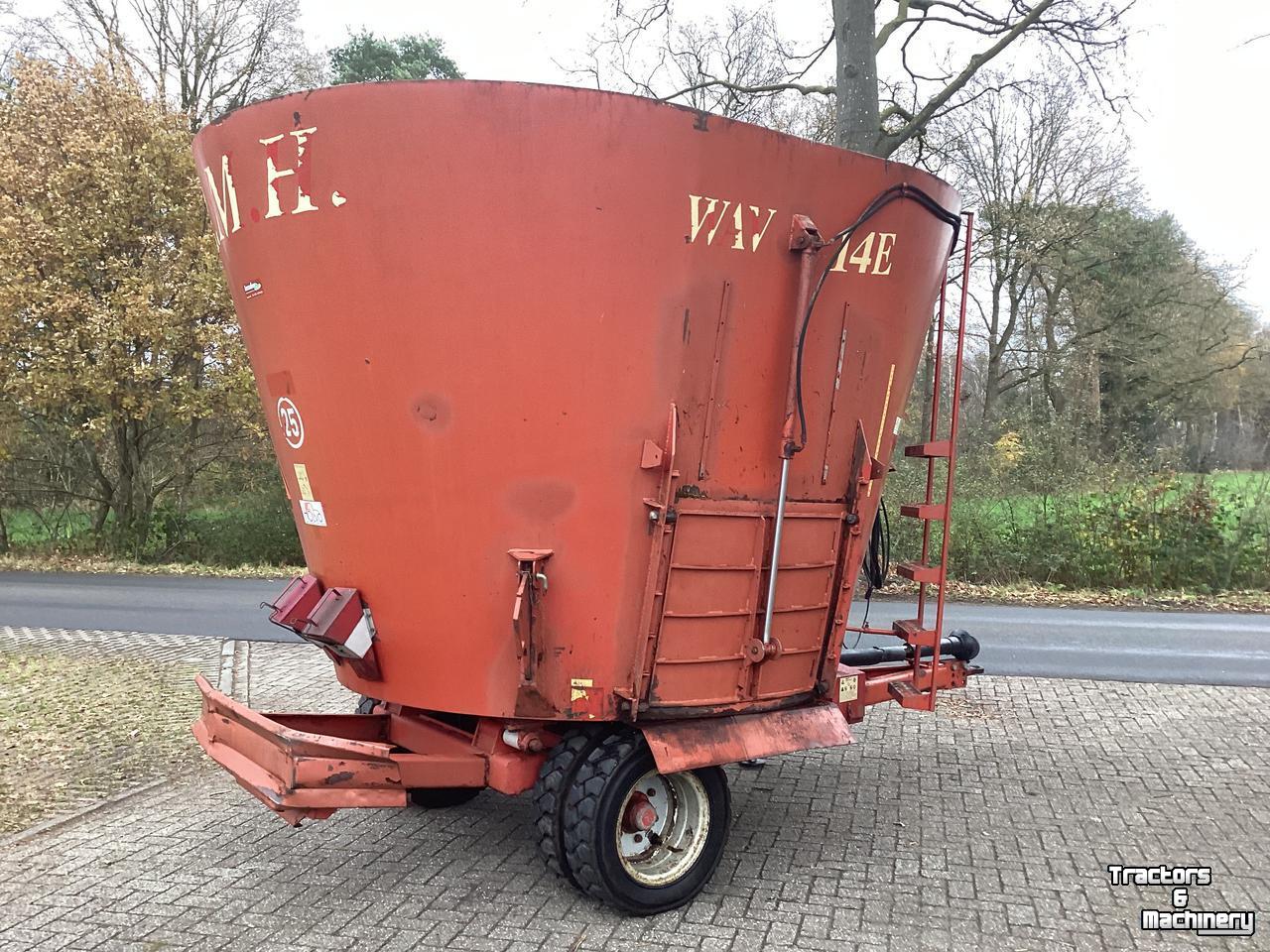 Voermengwagen Vertikaal RMH UAV 14 C
