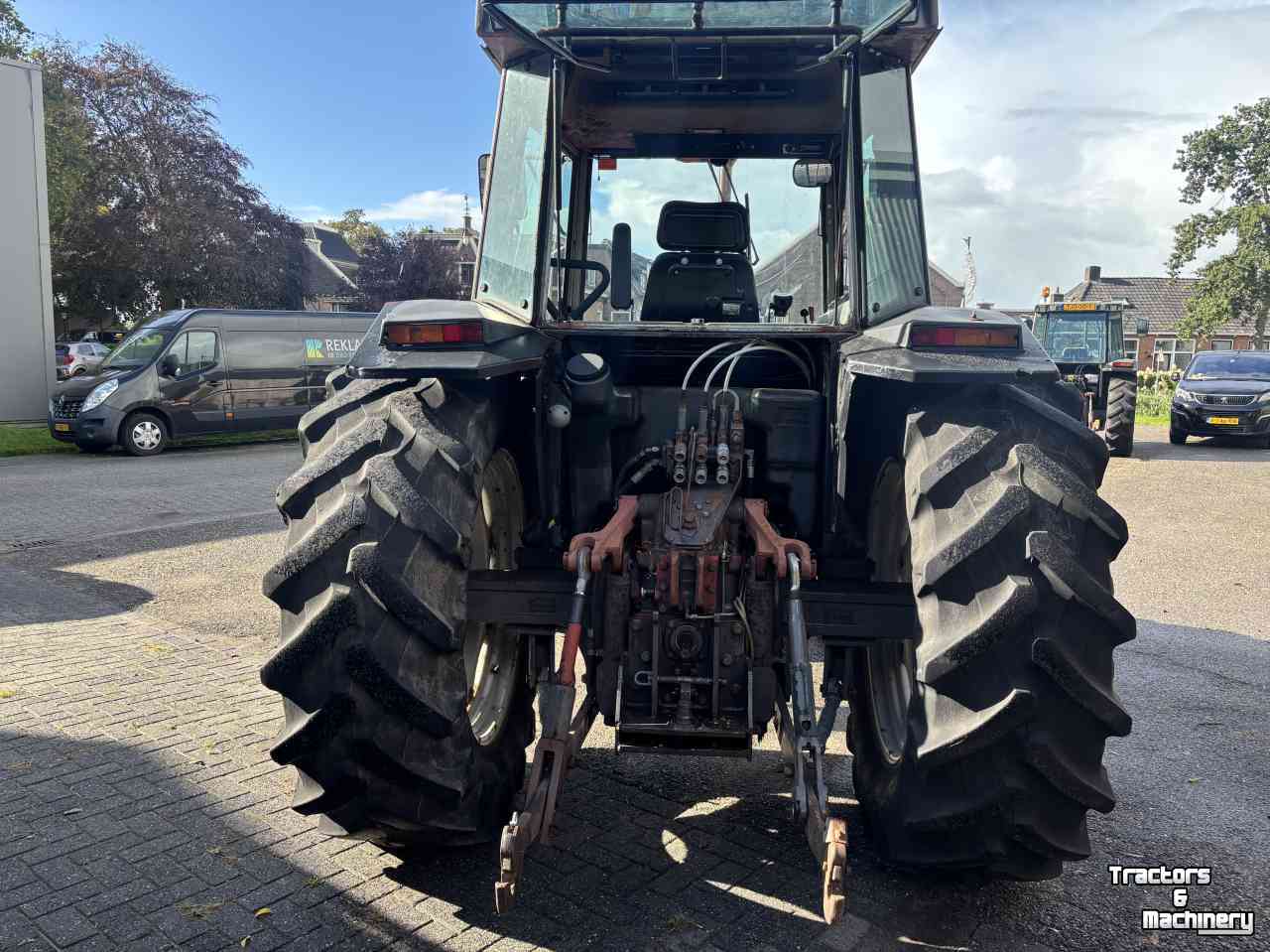 Tractor / Trekker Massey Ferguson 3085 16x16 speedshift buffel
