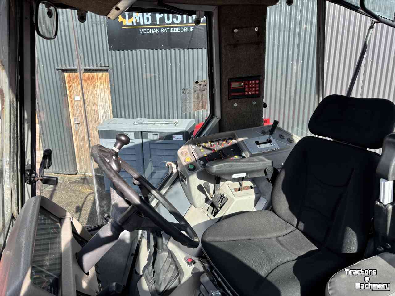 Tractor / Trekker Massey Ferguson 3085 16x16 speedshift buffel