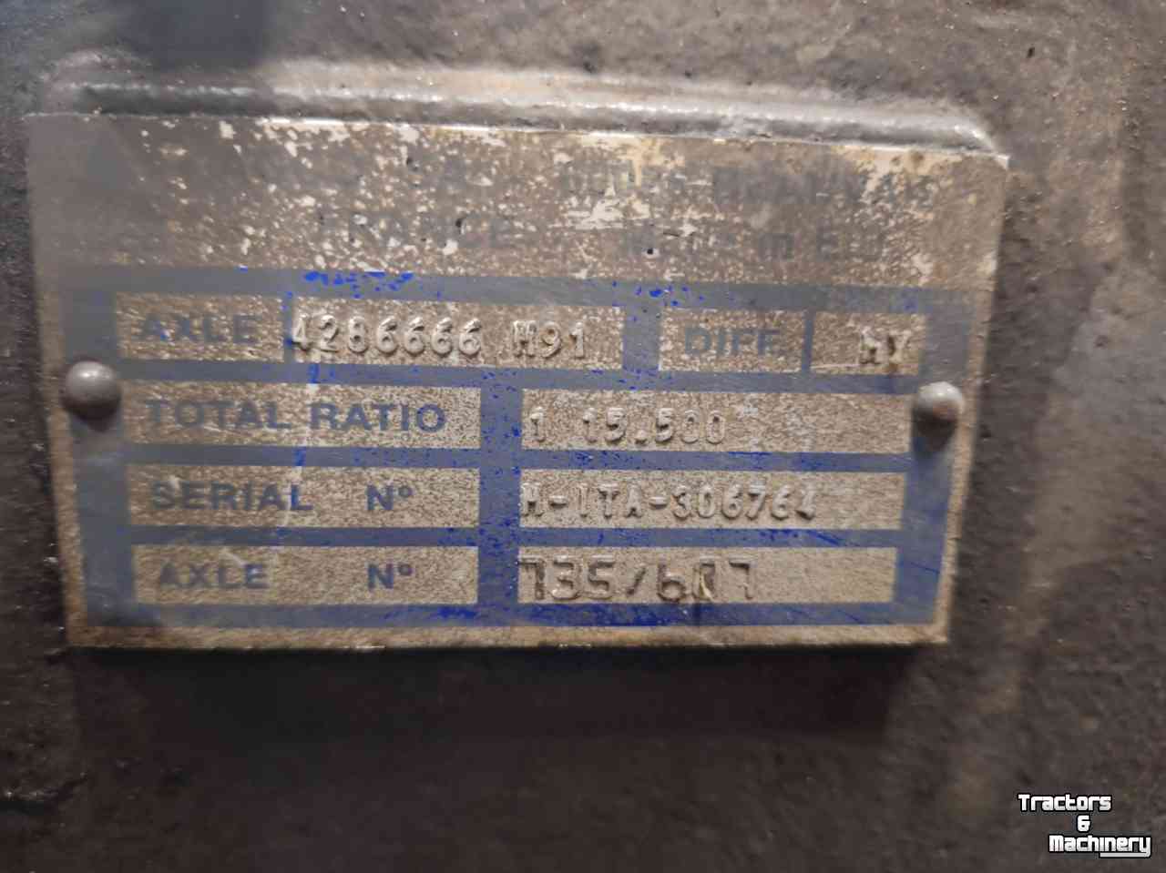 Gebruikte onderdelen van tractoren Massey Ferguson Dana 735/607 vooras defect