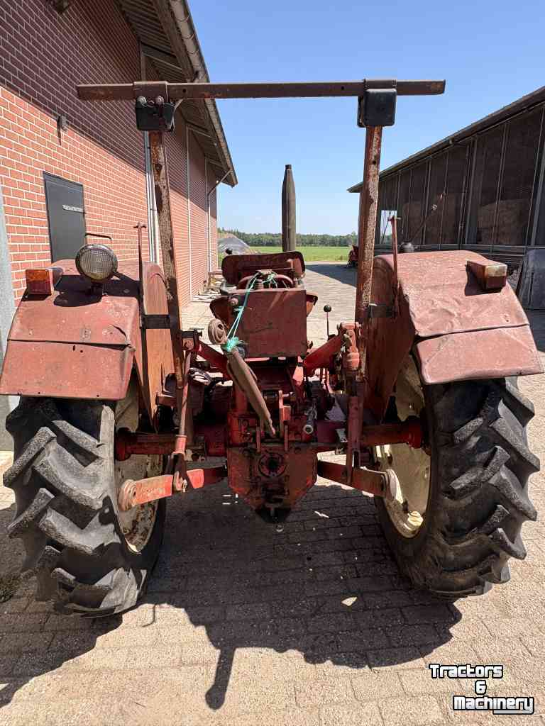 Compact tractor International 423