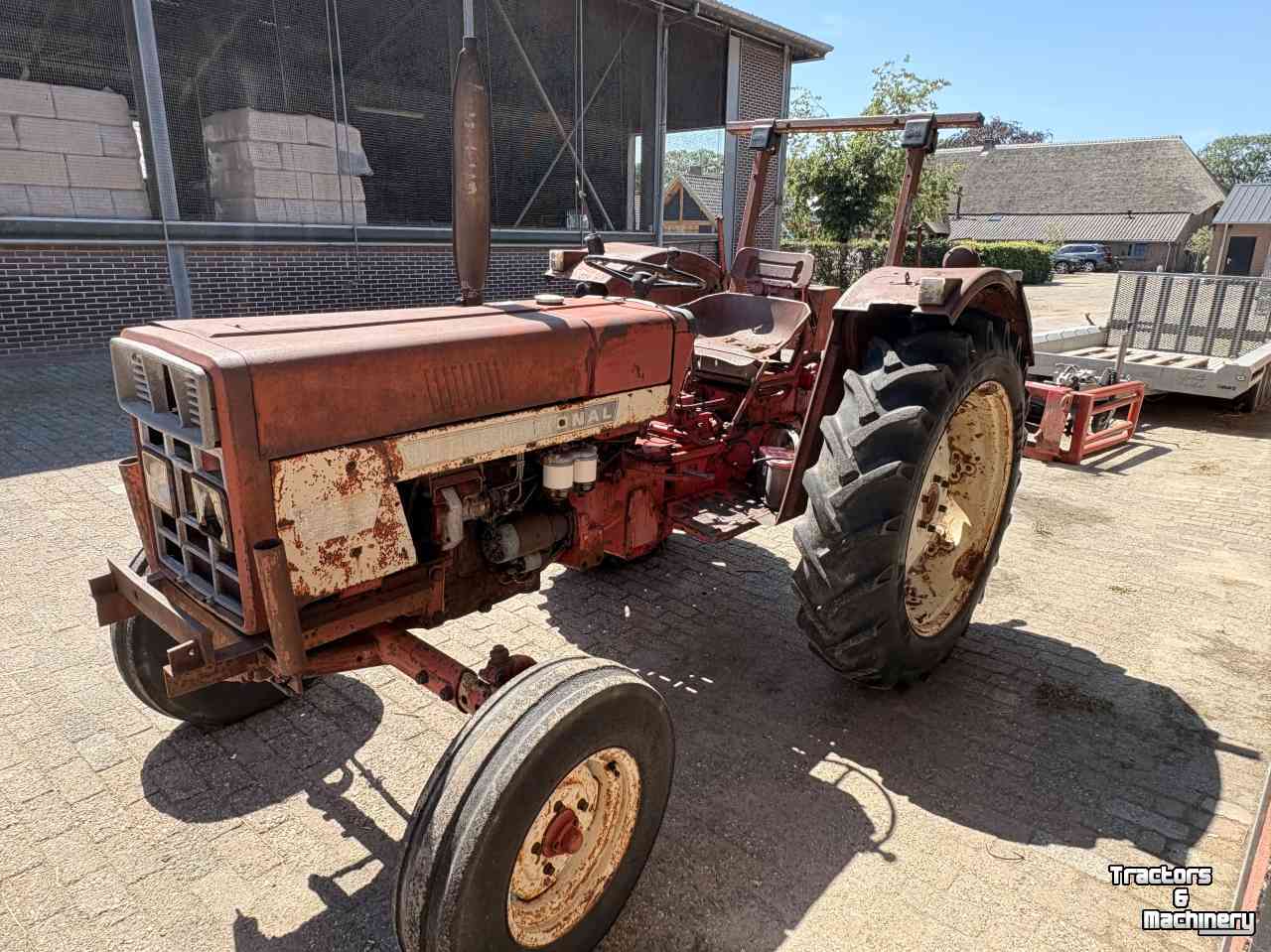 Compact tractor International 423