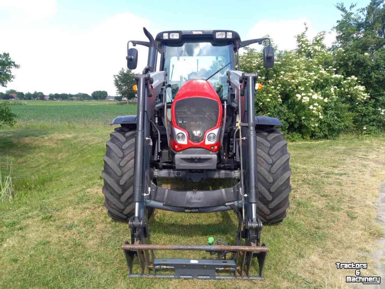 Traktoren Valtra N93