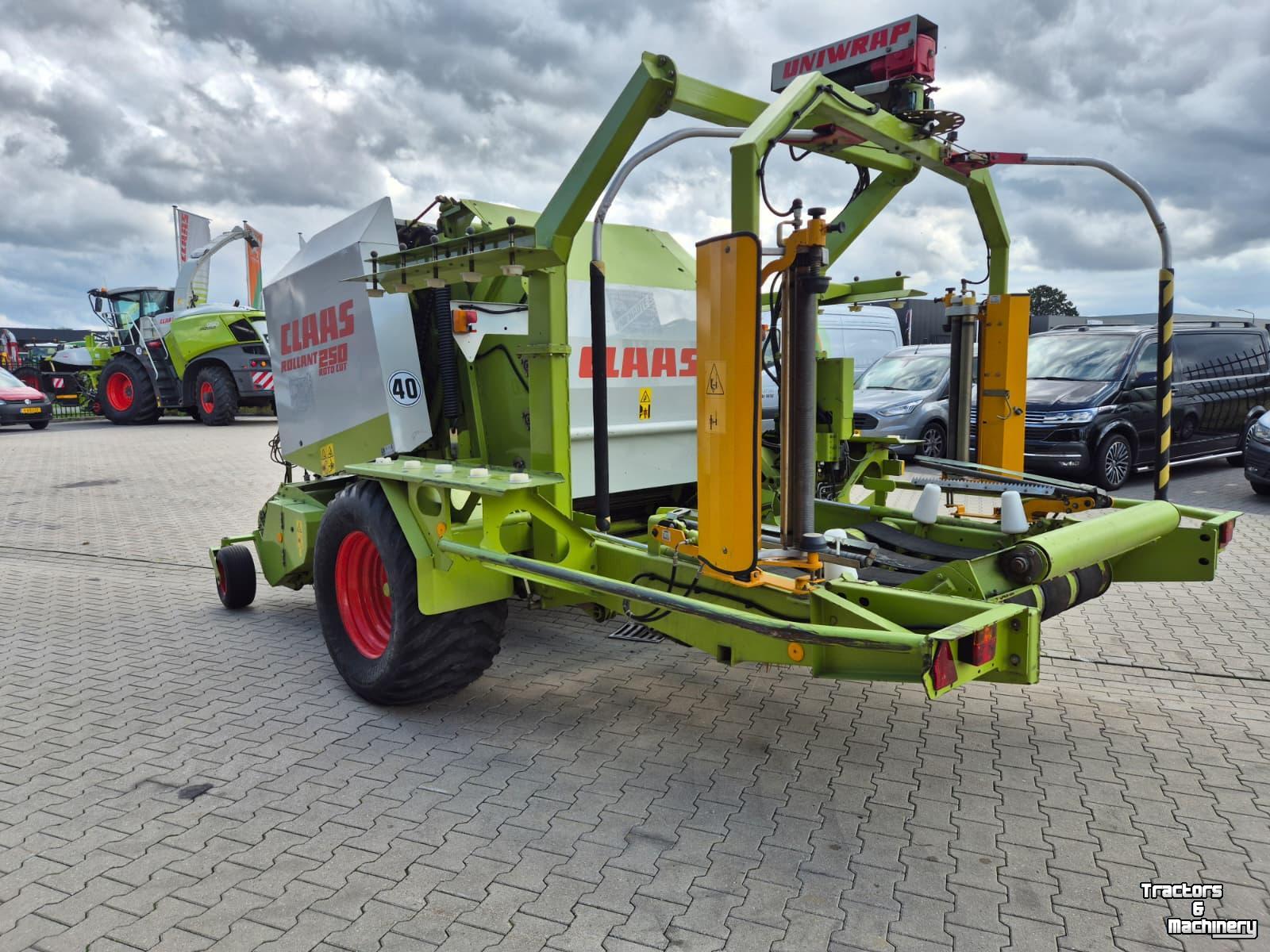 Persen / Balenpers / Pakkenpers Claas Rollant 250 Uniwrap