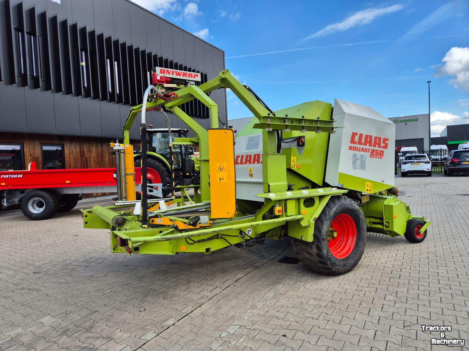 Persen / Balenpers / Pakkenpers Claas Rollant 250 Uniwrap
