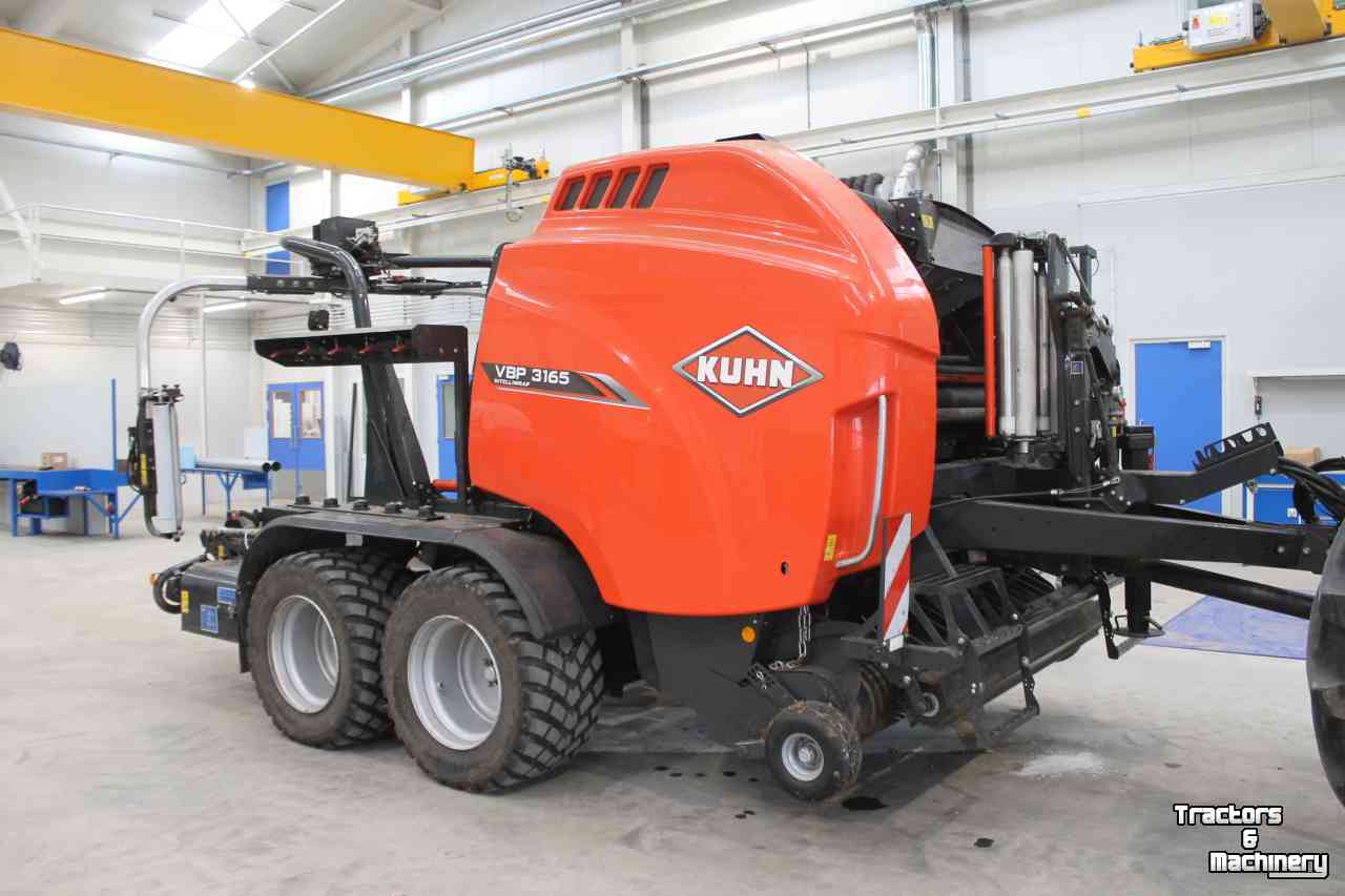Persen / Balenpers / Pakkenpers Kuhn VBP3165 variabele ronde balenpers/wikkelcombinatie Foliebinding 3D wikkelaar