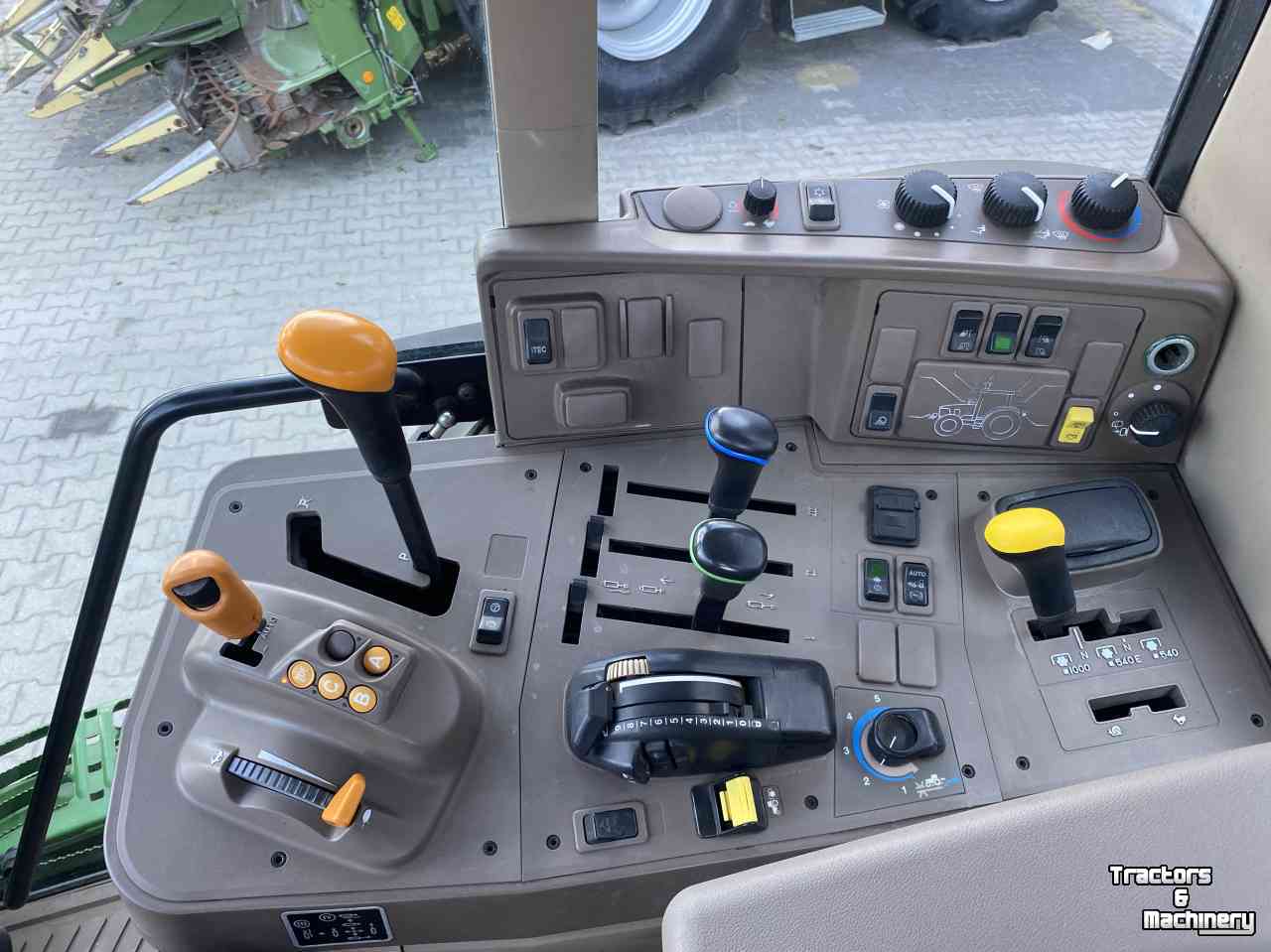 Tractor / Trekker John Deere 6175M