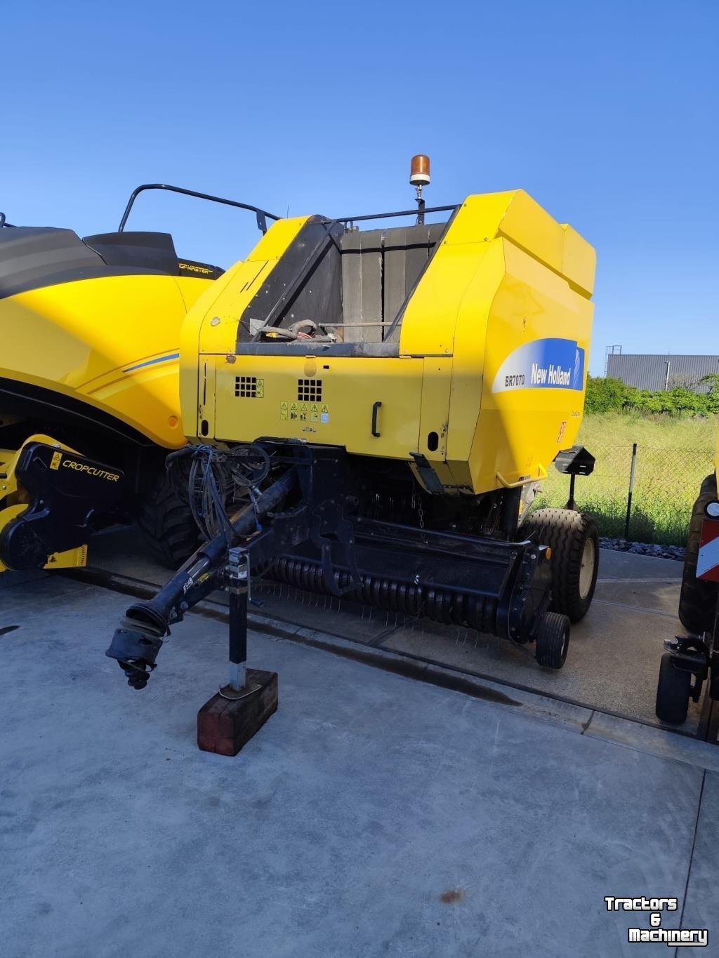 Persen / Balenpers / Pakkenpers New Holland BR 7070 Cropcutter