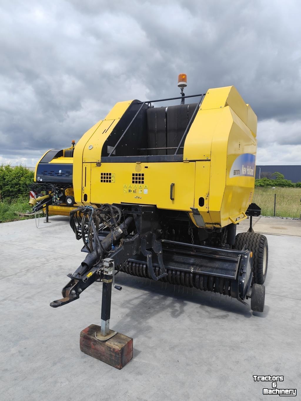 Persen / Balenpers / Pakkenpers New Holland BR 7070 Cropcutter