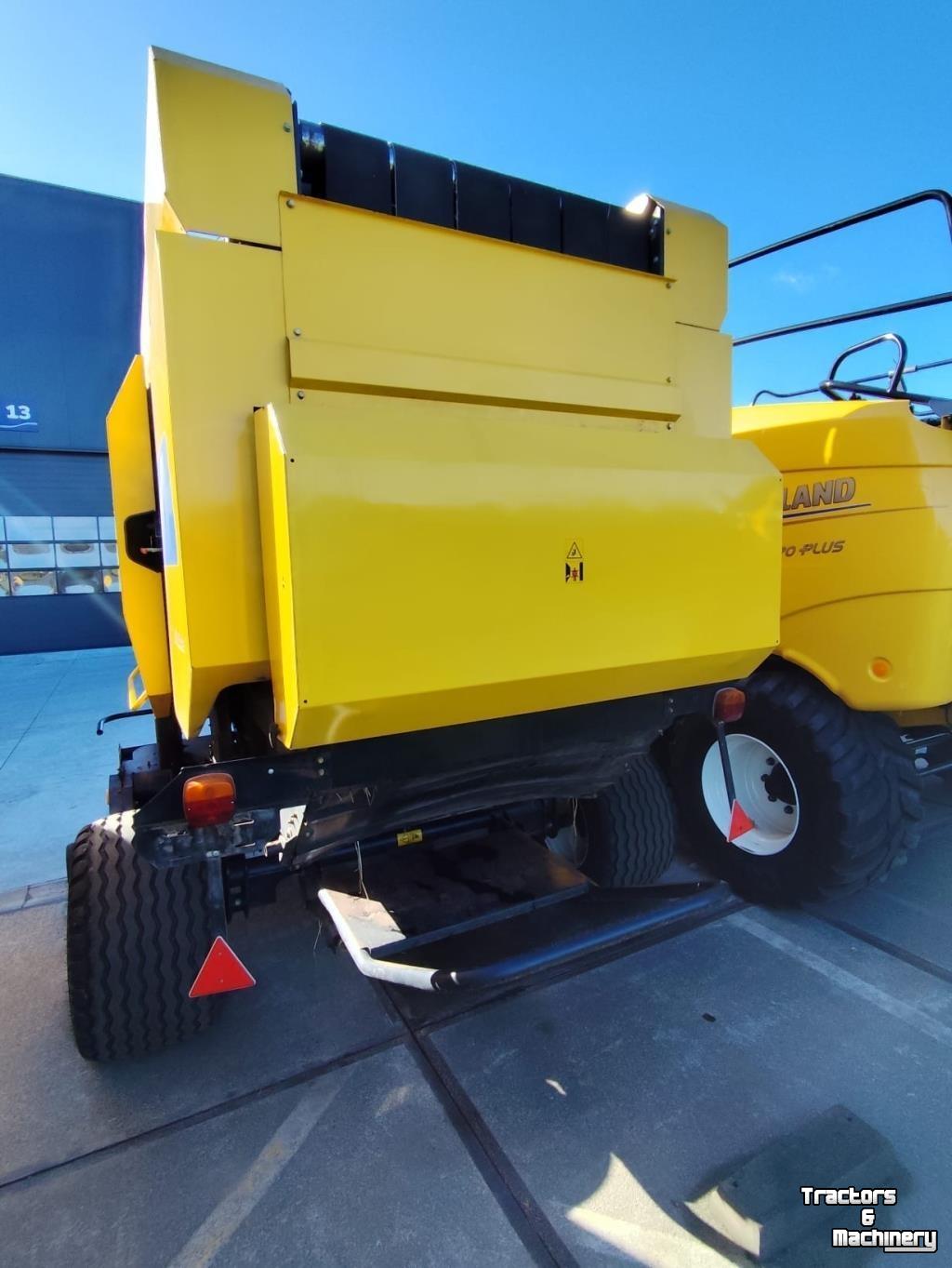 Persen / Balenpers / Pakkenpers New Holland BR 7070 Cropcutter