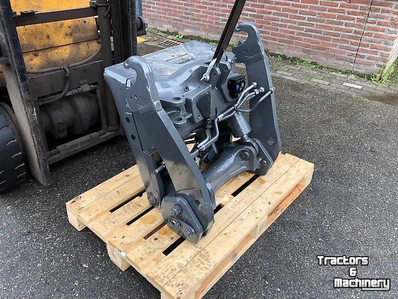 Gebruikte onderdelen van tractoren  Valtra - Fronthef Q-serie