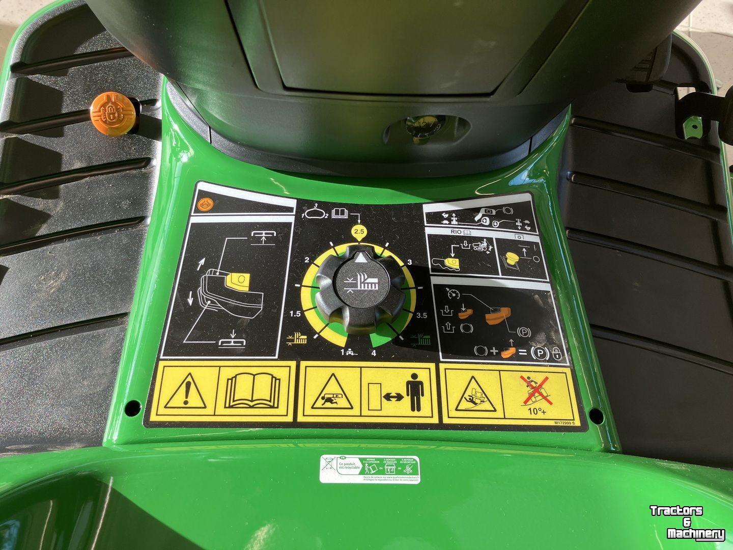 Zitmaaier John Deere X590